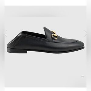 GUCCI 
Black Leather Loafers with Gold Accent